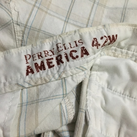 Perry Ellis men’s plaid cargo shorts. Sz 42W - Picture 3 of 5